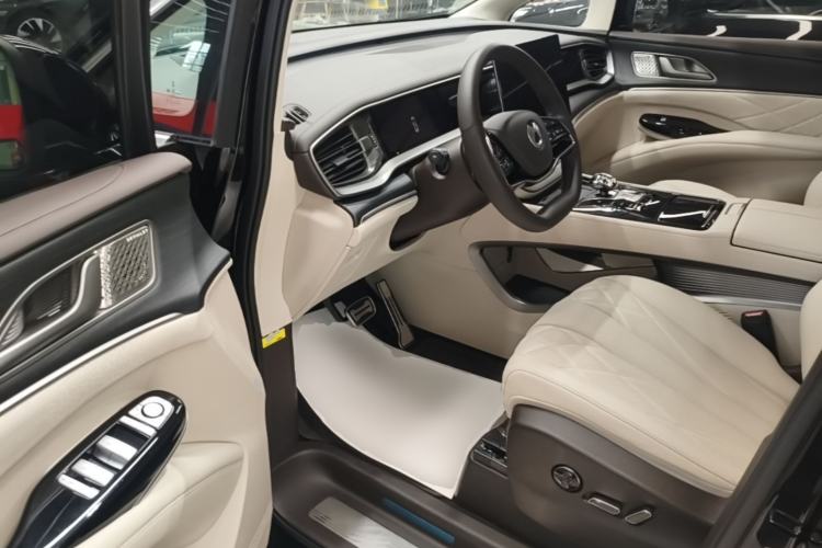 Used Denza D9 2025 DM-i Intelligent Drive 1020 Four-Wheel Drive Flagship Model Driver Seat