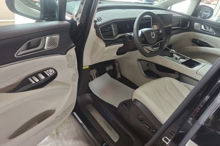Used Denza D9 2025 EV Intelligent Driving Edition 600 Four-Wheel Drive Flagship Model Driver Seat