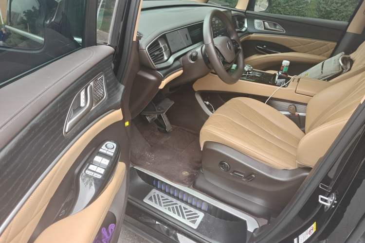 Used Denza D9 2025 DM-i Intelligent Drive 1020 Four-Wheel Drive Flagship Model Driver Seat