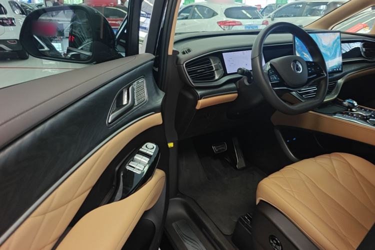 Used Denza D9 2025 DM-i Intelligent Drive 1020 Four-Wheel Drive Prestige Model Driver Seat