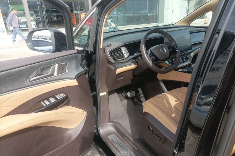 Used Denza D9 2025 DM-i Smart Drive 1020 Four-Wheel Drive Deluxe Model Driver Seat