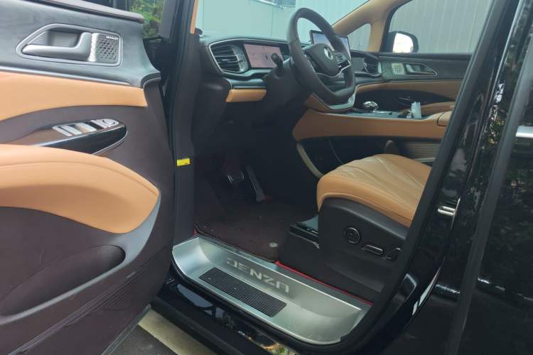 Used Denza D9 2025 DM-i Intelligent Drive 1020 Four-Wheel Drive Prestige Model Driver Seat