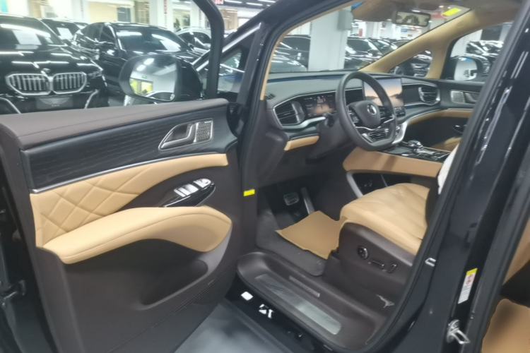 Used Denza D9 2025 DM-i Intelligent Drive 1020 Four-Wheel Drive Flagship Model Driver Seat