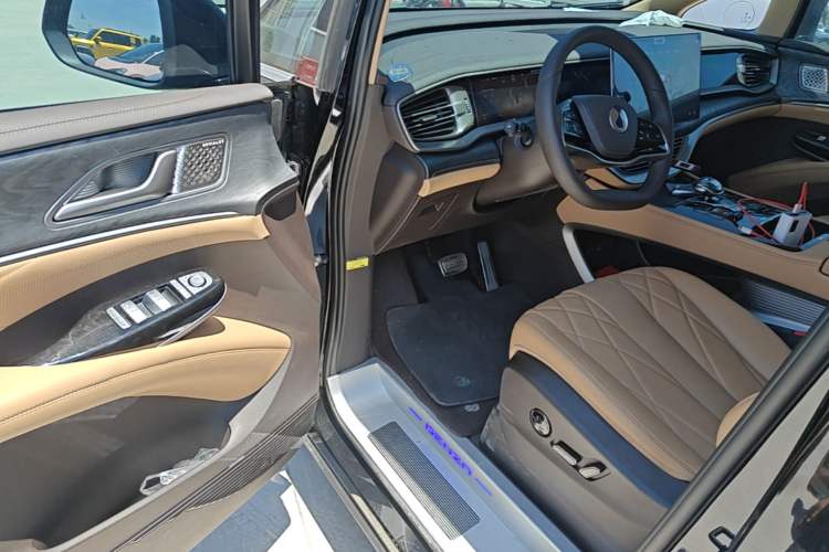 Used Denza D9 2025 Model DM-i Four-Wheel Drive Prestige Edition Driver Seat