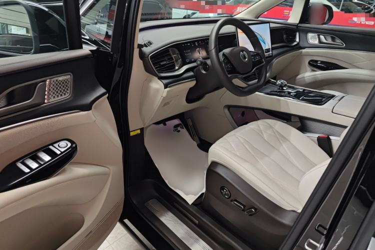 Used Denza D9 2025 DM-i Intelligent Drive 1020 Four-Wheel Drive Flagship Model Driver Seat