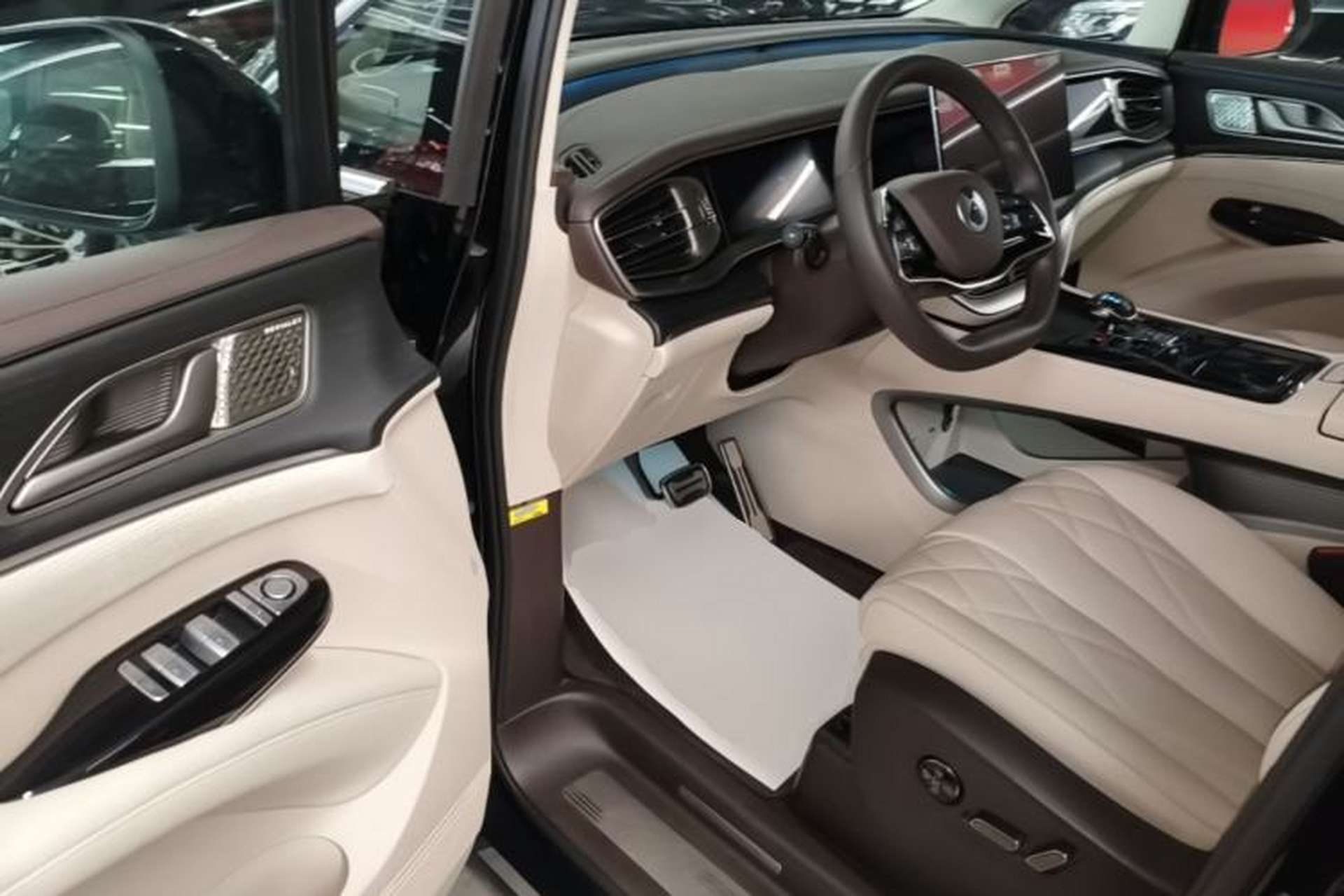 Used Denza D9 2025 DM-i Intelligent Drive 1020 Four-Wheel Drive Flagship Model Driver Seat
