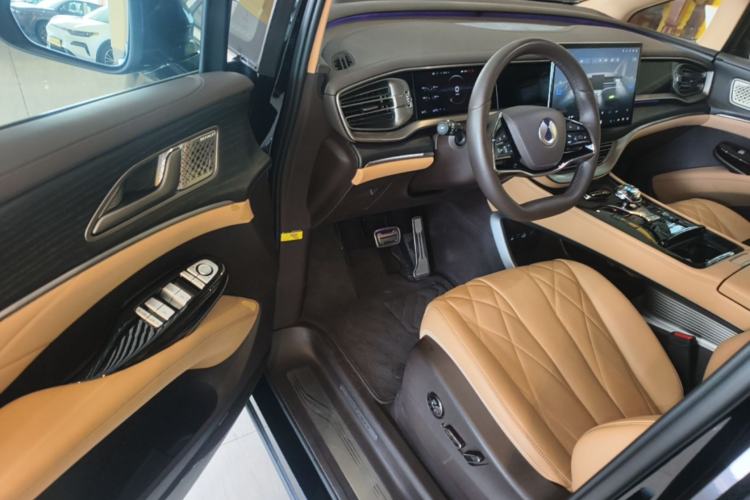 Used Denza D9 2025 DM-i Intelligent Drive 1020 Four-Wheel Drive Flagship Model Driver Seat