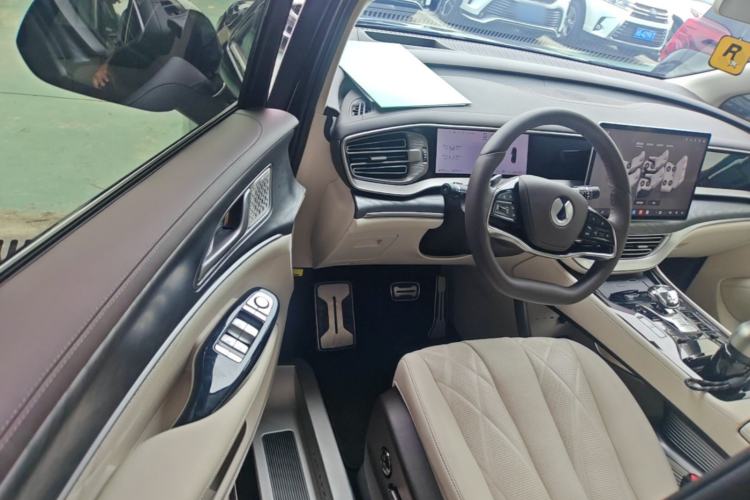 Used Denza D9 2025 DM-i Intelligent Drive 1020 Four-Wheel Drive Prestige Model Driver Seat