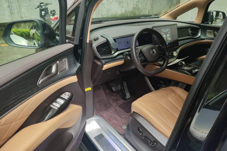 Used Denza D9 2025 DM-i Intelligent Drive 1020 Four-Wheel Drive Flagship Model Driver Seat
