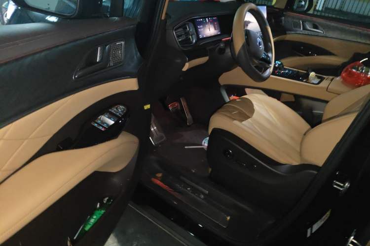 Used Denza D9 2025 DM-i Intelligent Drive 1020 Four-Wheel Drive Prestige Model Driver Seat