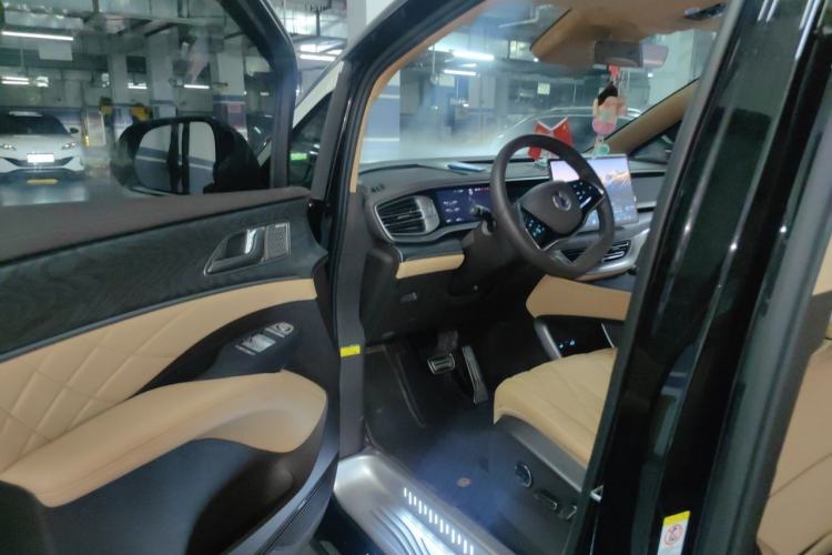 Used Denza D9 2025 Model DM-i Four-Wheel Drive Prestige Edition Driver Seat