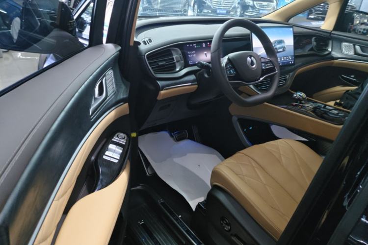 Used Denza D9 2025 DM-i Intelligent Drive 1020 Four-Wheel Drive Prestige Model Driver Seat