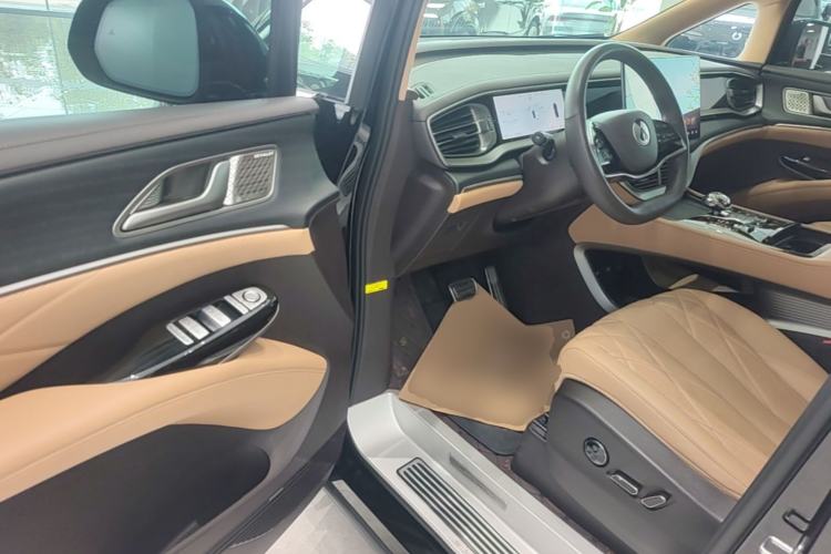 Used Denza D9 2025 DM-i Intelligent Drive 1020 Four-Wheel Drive Flagship Model Driver Seat