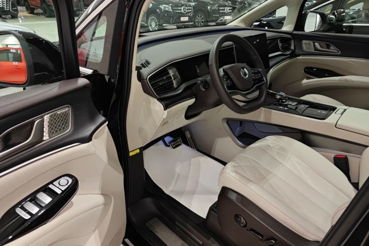 Used Denza D9 2025 DM-i Intelligent Drive 1020 Four-Wheel Drive Flagship Model Driver Seat