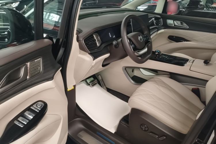 Used Denza D9 2025 DM-i Intelligent Drive 1020 Four-Wheel Drive Flagship Model Driver Seat