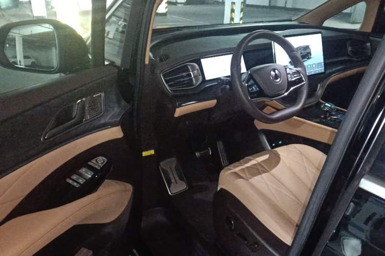 Used Denza D9 2025 DM-i Smart Drive 1020 Four-Wheel Drive Premium Model Driver Seat