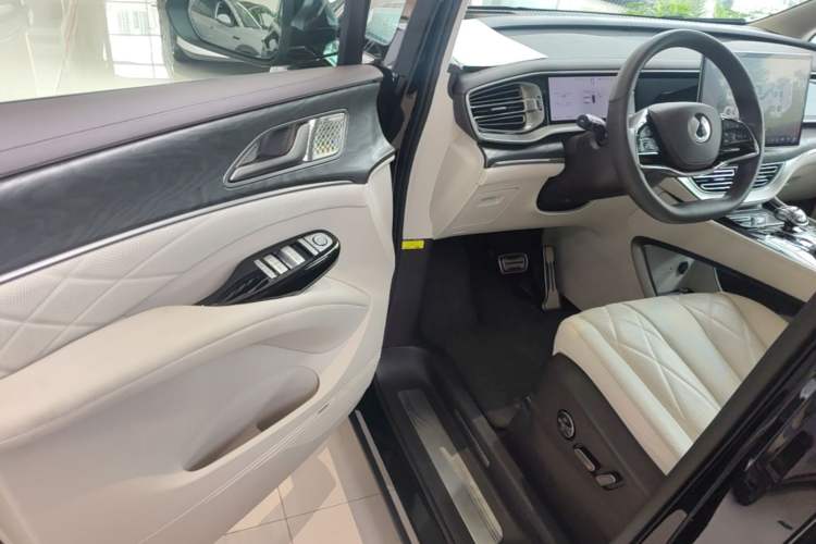 Used Denza D9 2025 DM-i Intelligent Drive 1020 Four-Wheel Drive Prestige Model Driver Seat