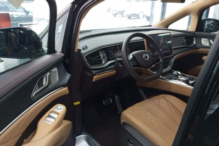 Used Denza D9 2025 DM-i Intelligent Drive 1020 Four-Wheel Drive Flagship Model Driver Seat