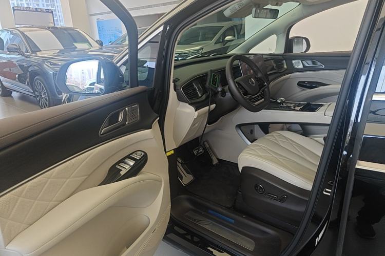 Used Denza D9 2025 DM-i Intelligent Drive 1020 Four-Wheel Drive Flagship Model Driver Seat