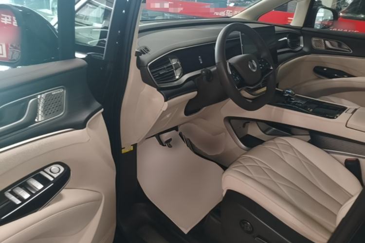 Used Denza D9 2025 DM-i Intelligent Drive 1020 Four-Wheel Drive Flagship Model Driver Seat