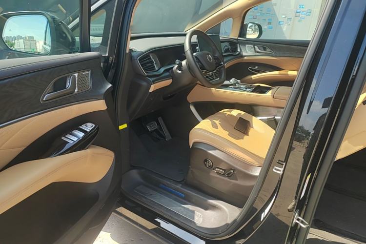 Used Denza D9 2025 DM-i Intelligent Drive 1020 Four-Wheel Drive Prestige Model Driver Seat