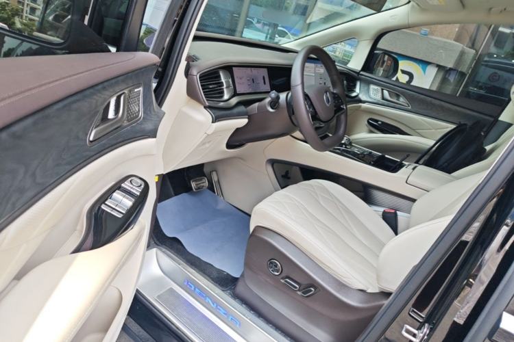 Used Denza D9 2025 DM-i Intelligent Drive 1020 Four-Wheel Drive Prestige Model Driver Seat