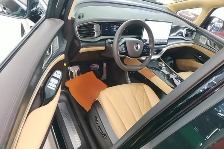 Used Denza D9 2025 DM-i Intelligent Drive 1020 Four-Wheel Drive Prestige Model Driver Seat