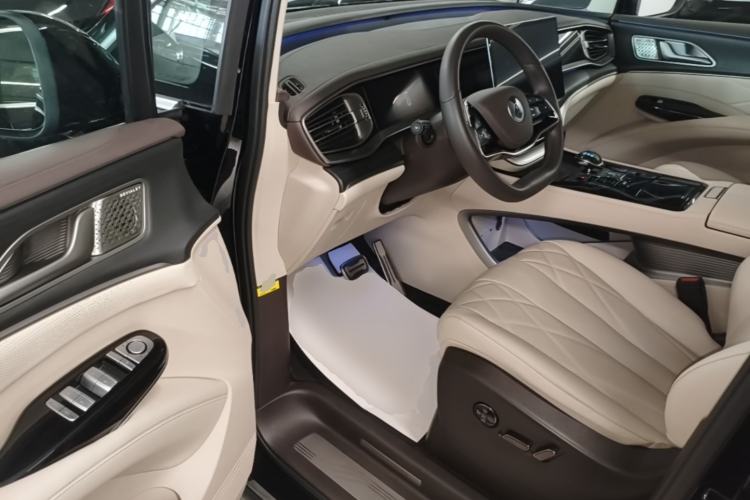 Used Denza D9 2025 DM-i Intelligent Drive 1020 Four-Wheel Drive Flagship Model Driver Seat