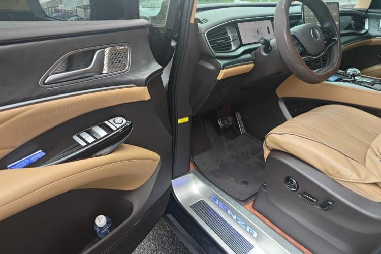 Used Denza D9 2025 DM-i Intelligent Drive 1020 Four-Wheel Drive Prestige Model Driver Seat