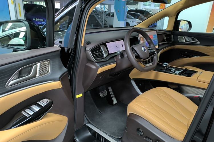 Used Denza D9 2025 DM-i Intelligent Drive 1020 Four-Wheel Drive Flagship Model Driver Seat