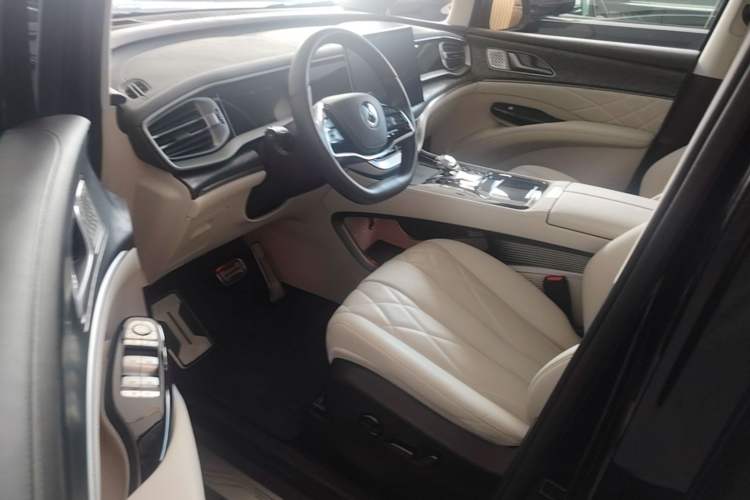 Used Denza D9 2025 DM-i Intelligent Drive 1020 Four-Wheel Drive Prestige Model Driver Seat