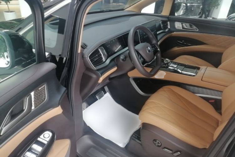 Used Denza D9 2025 DM-i Intelligent Drive 1020 Four-Wheel Drive Flagship Model Driver Seat