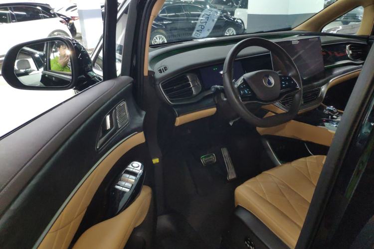 Used Denza D9 2025 DM-i Intelligent Drive 1020 Four-Wheel Drive Prestige Model Driver Seat