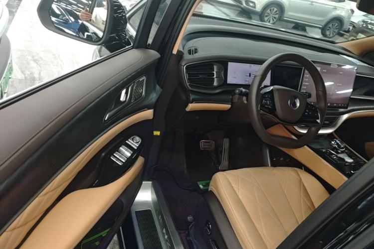 Used Denza D9 2025 DM-i Smart Drive 1100 Luxury Model Driver Seat