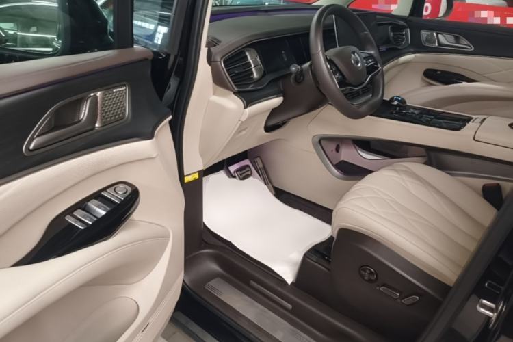 Used Denza D9 2025 DM-i Intelligent Drive 1020 Four-Wheel Drive Flagship Model Driver Seat