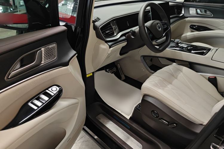 Used Denza D9 2025 DM-i Intelligent Drive 1020 Four-Wheel Drive Flagship Model Driver Seat