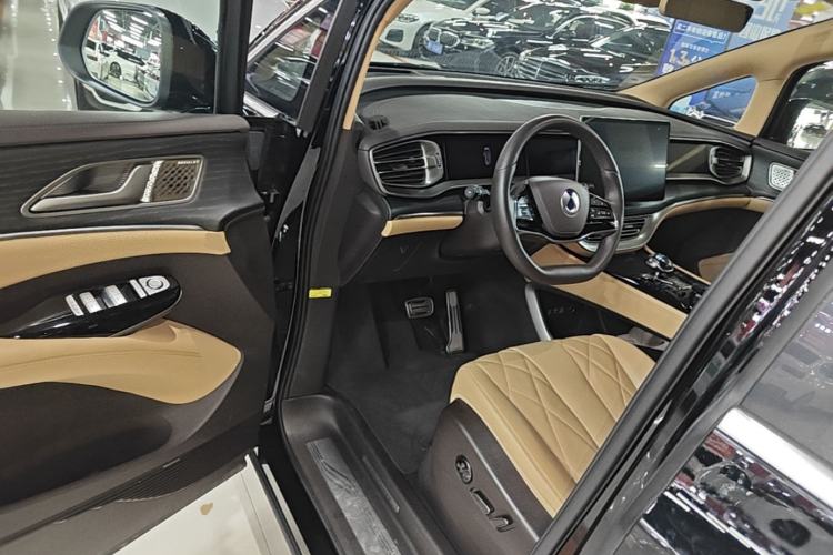 Used Denza D9 2025 DM-i Intelligent Drive 1020 Four-Wheel Drive Flagship Model Driver Seat