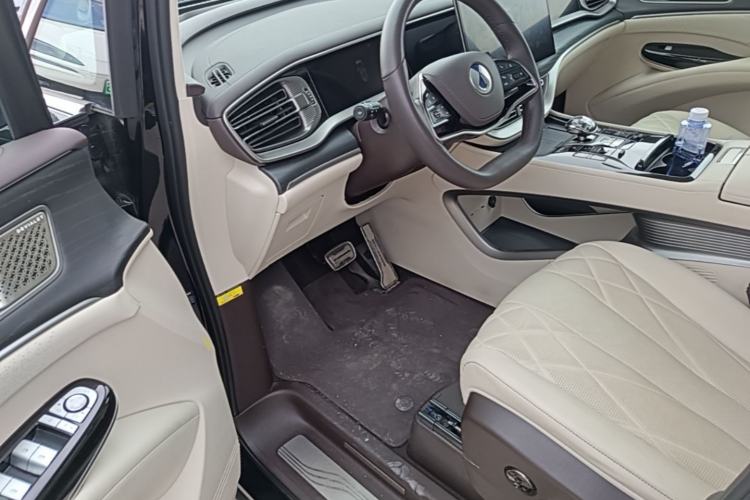 Used Denza D9 2025 DM-i Intelligent Drive 1020 Four-Wheel Drive Flagship Model Driver Seat