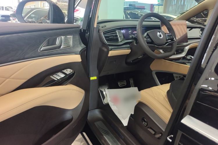 Used Denza D9 2025 DM-i Smart Drive 1020 Four-Wheel Drive Premium Model Driver Seat
