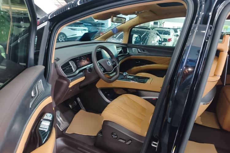 Used Denza D9 2025 DM-i Intelligent Drive 1020 Four-Wheel Drive Prestige Model Driver Seat