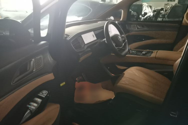 Used Denza D9 2025 DM-i Intelligent Drive 1020 Four-Wheel Drive Prestige Model Driver Seat