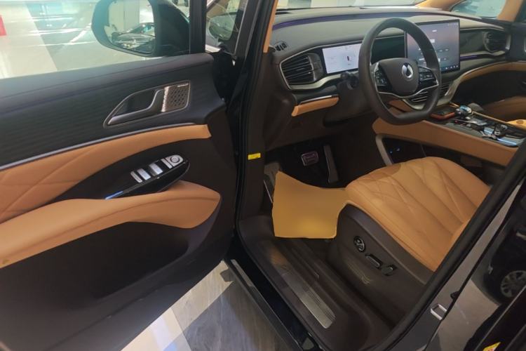 Used Denza D9 2025 DM-i Intelligent Drive 1020 Four-Wheel Drive Flagship Model Driver Seat