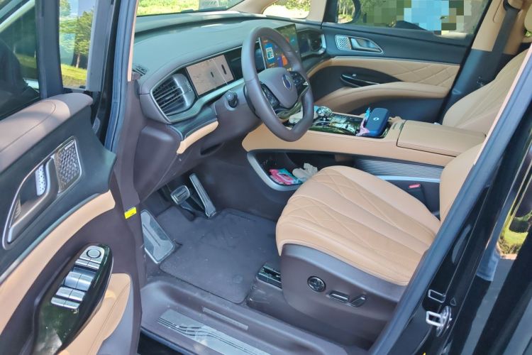 Used Denza D9 2025 DM-i Intelligent Drive 1020 Four-Wheel Drive Flagship Model Driver Seat