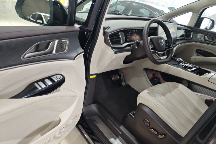 Used Denza D9 2025 DM-i Intelligent Drive 1020 Four-Wheel Drive Prestige Model Driver Seat