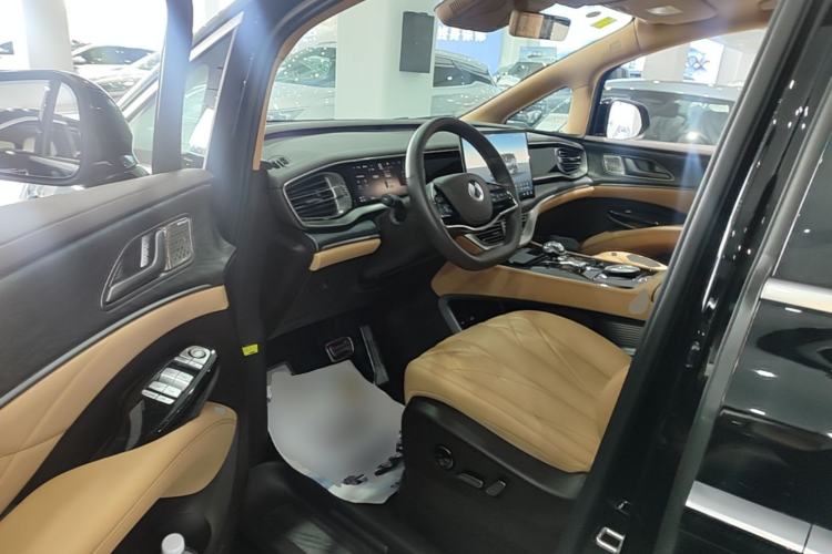 Used Denza D9 2025 DM-i Intelligent Drive 1020 Four-Wheel Drive Prestige Model Driver Seat