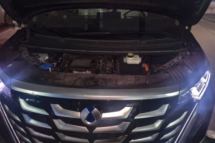 Used Denza D9 2025 DM-i Intelligent Drive 1020 Four-Wheel Drive Prestige Model Engine Bay