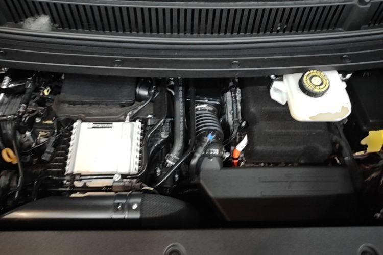 Used Denza D9 2025 DM-i Intelligent Drive 1020 Four-Wheel Drive Prestige Model Engine Bay