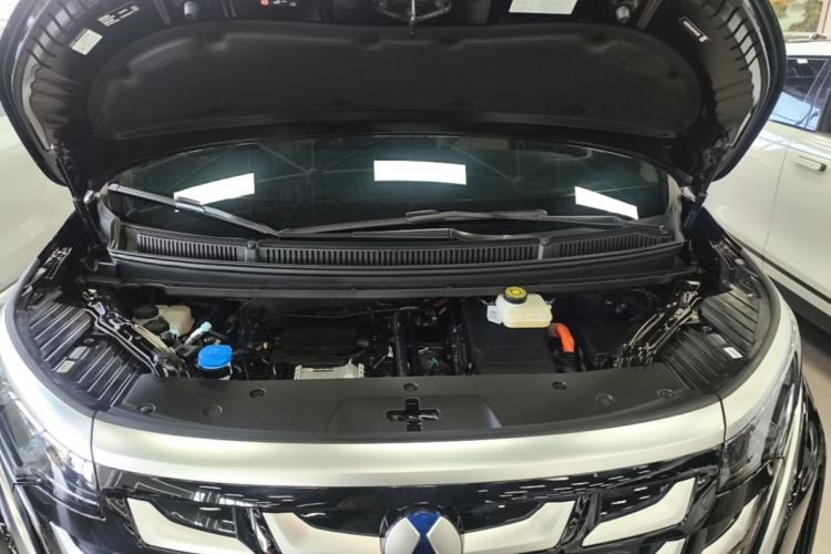 Used Denza D9 2025 Model DM-i Four-Wheel Drive Prestige Edition Engine Bay