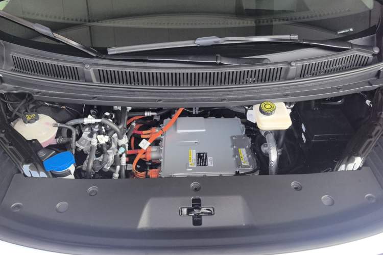 Used Denza D9 2025 EV Intelligent Driving Edition 600 Four-Wheel Drive Flagship Model Engine Bay