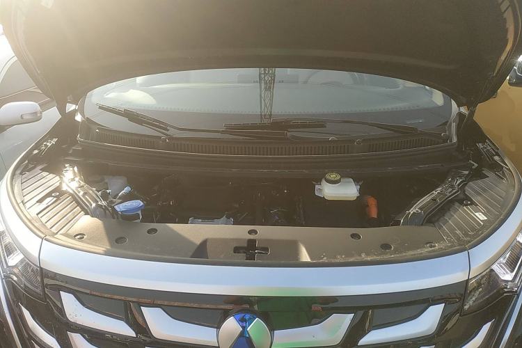 Used Denza D9 2025 Model DM-i Four-Wheel Drive Prestige Edition Engine Bay